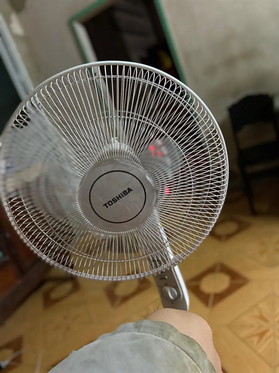 Khách hàng review Quạt đứng Toshiba 5 cánh F-LSA10(W)VN 50W 23
