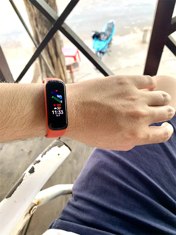 Khách hàng review Vòng tay thông minh Samsung Galaxy Fit2 đỏ 2