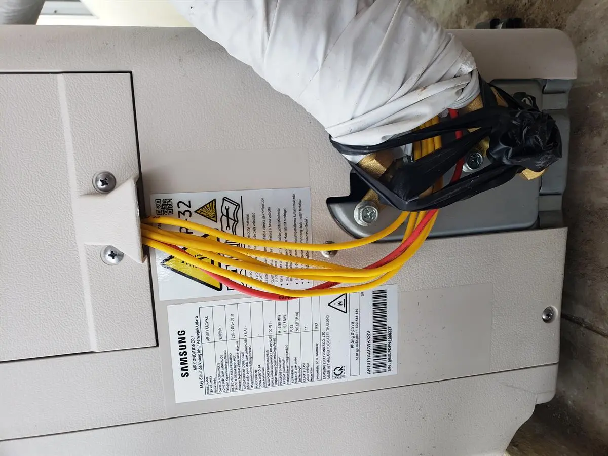 Khách hàng review Máy lạnh Samsung Wind-Free Inverter 1 HP AR10TYAACWKNSV 7