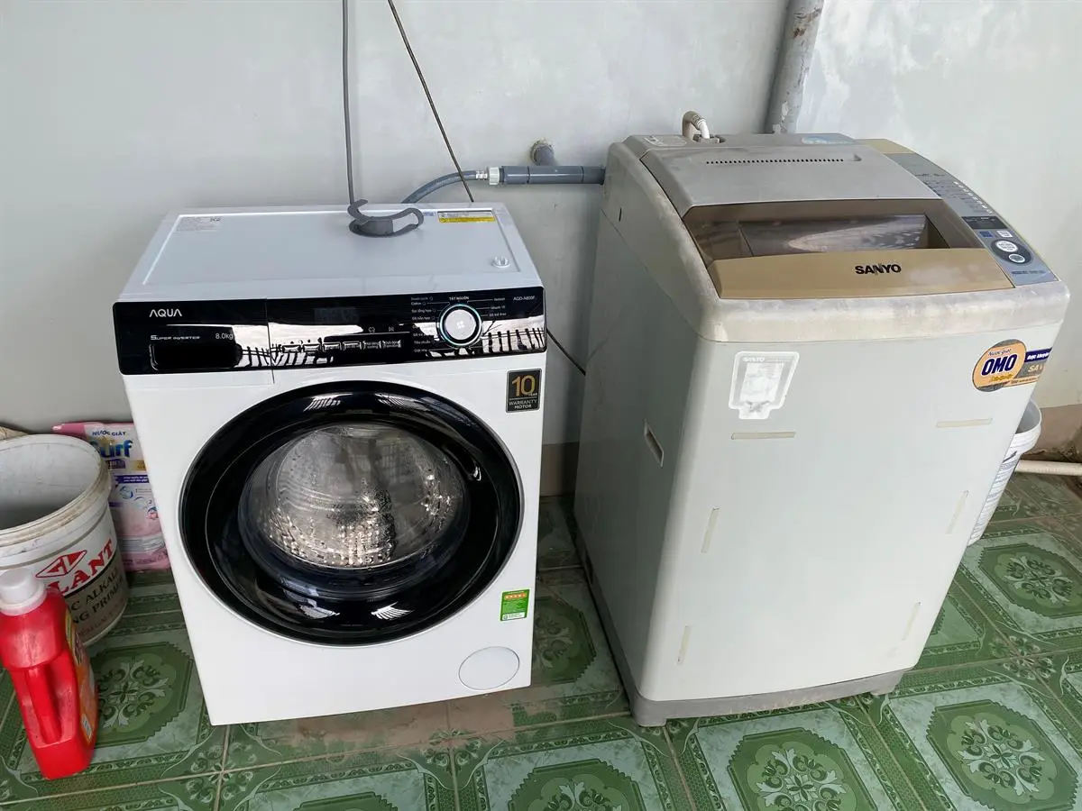 Khách hàng review Máy giặt Aqua Inverter 8 KG AQD-A800F W 61