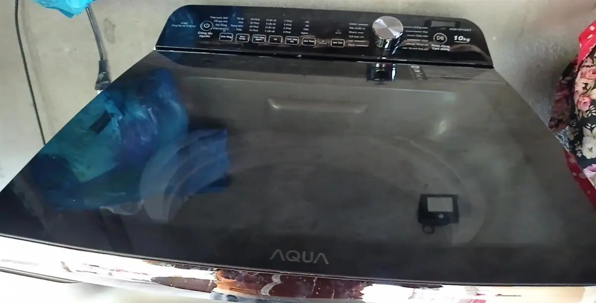 Khách hàng review Máy giặt Aqua Inverter 10 Kg AQW-DR100ET S 12