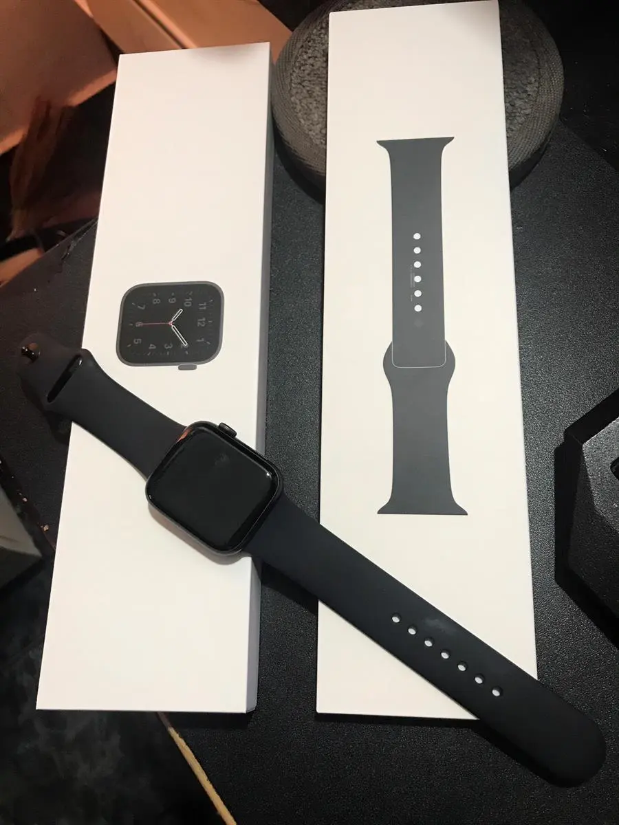 Khách hàng review Đồng hồ thông minh Apple Watch SE 2020 GPS 44mm 18