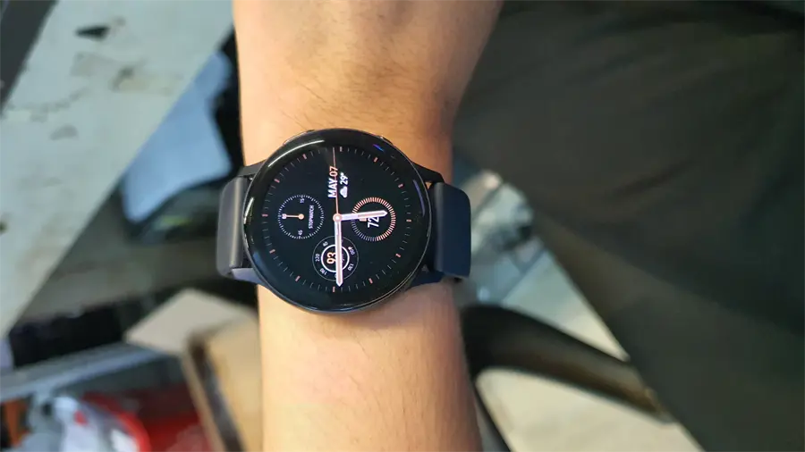 Khách hàng review Đồng hồ thông minh Samsung Galaxy Watch Active 2 40mm Đen 9