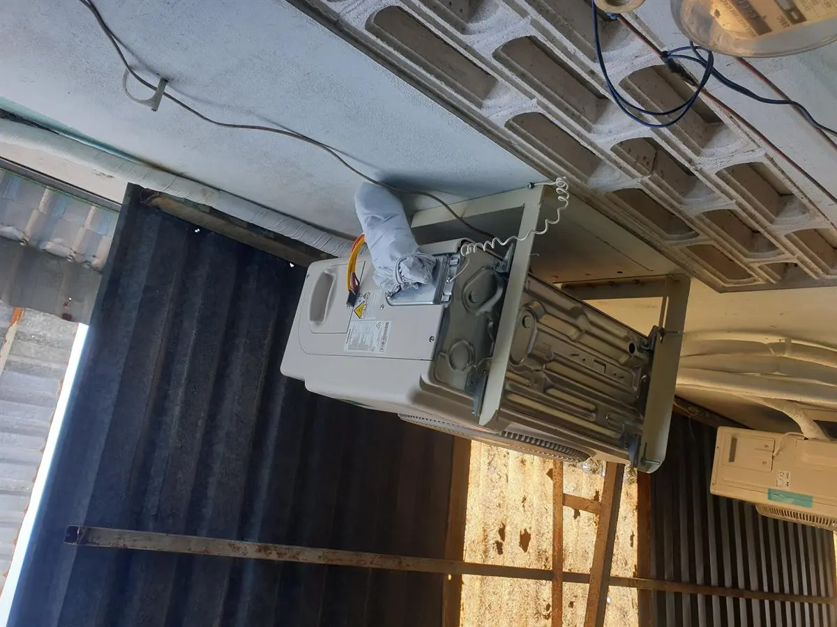 Khách hàng review Máy lạnh Samsung Wind-Free Inverter 1 HP AR10TYAACWKNSV 6