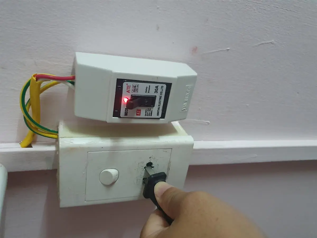 Khách hàng review Máy lạnh LG Inverter 1.5 HP V13ENH 10