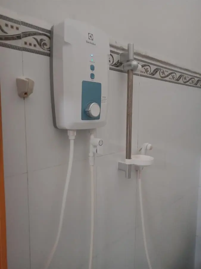 Khách hàng review Máy nước nóng trực tiếp Electrolux 4500W EWE451GX-DWB 13
