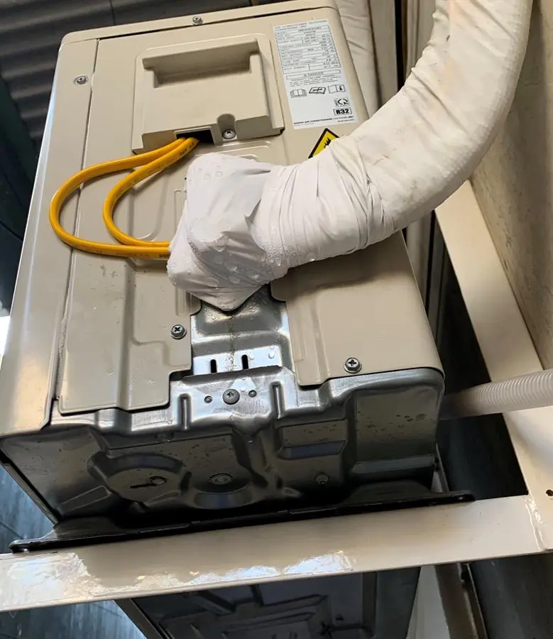 Khách hàng review Điều hòa Daikin Inverter 8500 BTU ATKA25UAVMV 2