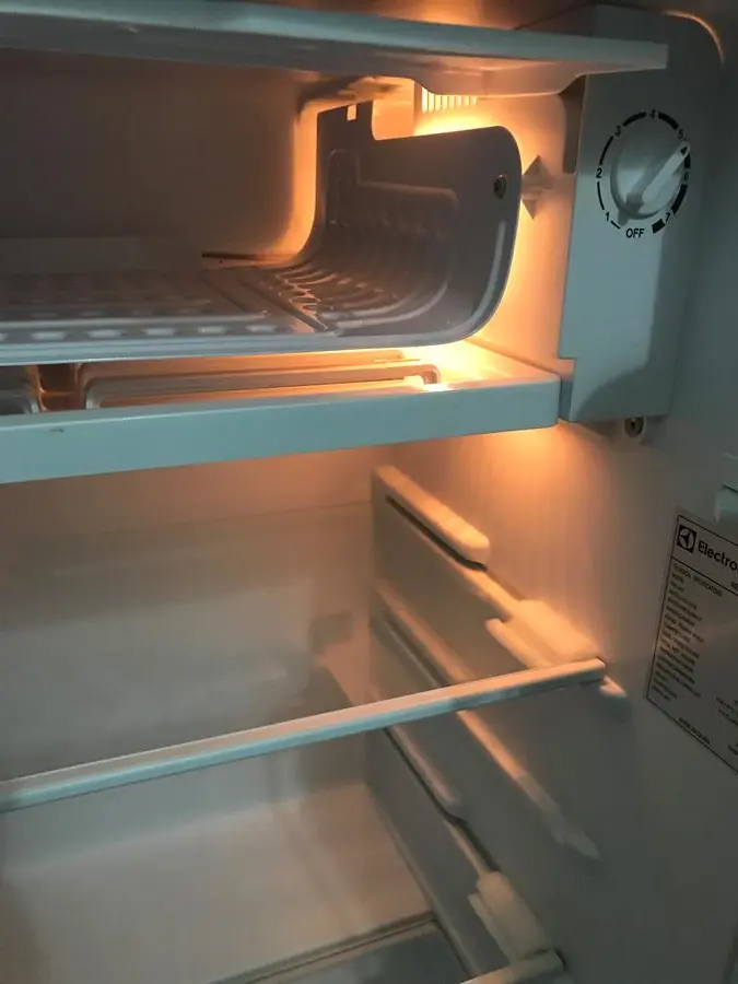 Khách hàng review Tủ lạnh Electrolux 85 lít EUM0900SA 9