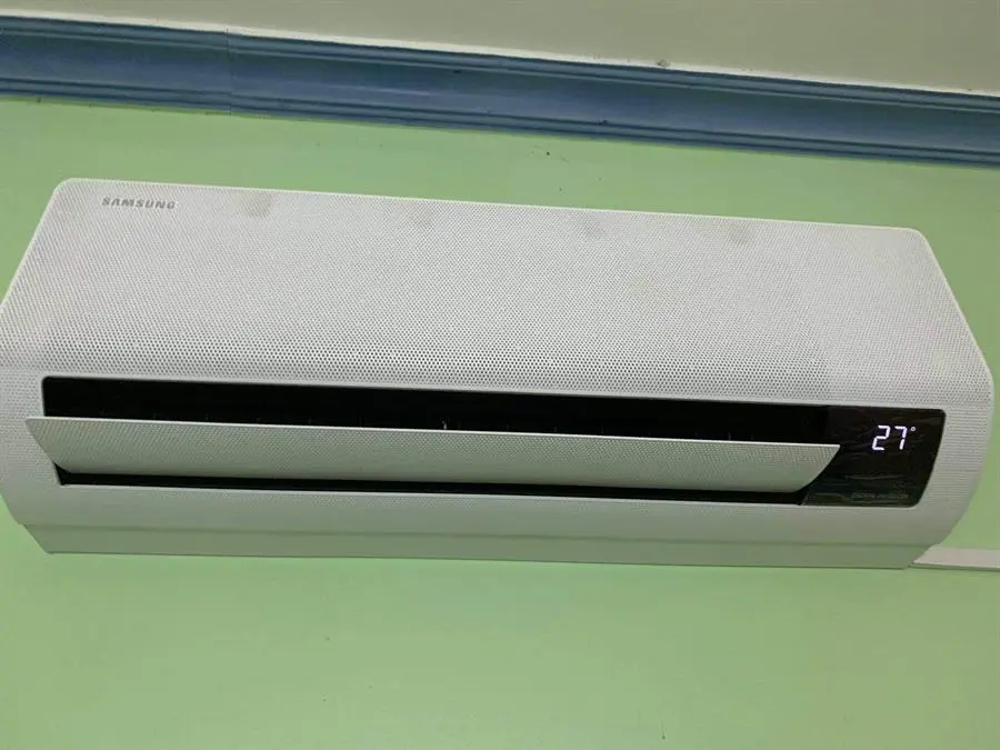 Khách hàng review Máy lạnh Samsung Wind-Free Inverter 1 HP AR10TYGCDWKNSV 10