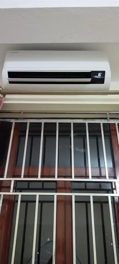 Khách hàng review Máy lạnh Samsung Inverter 1 HP AR10TYHYCWKNSV 42