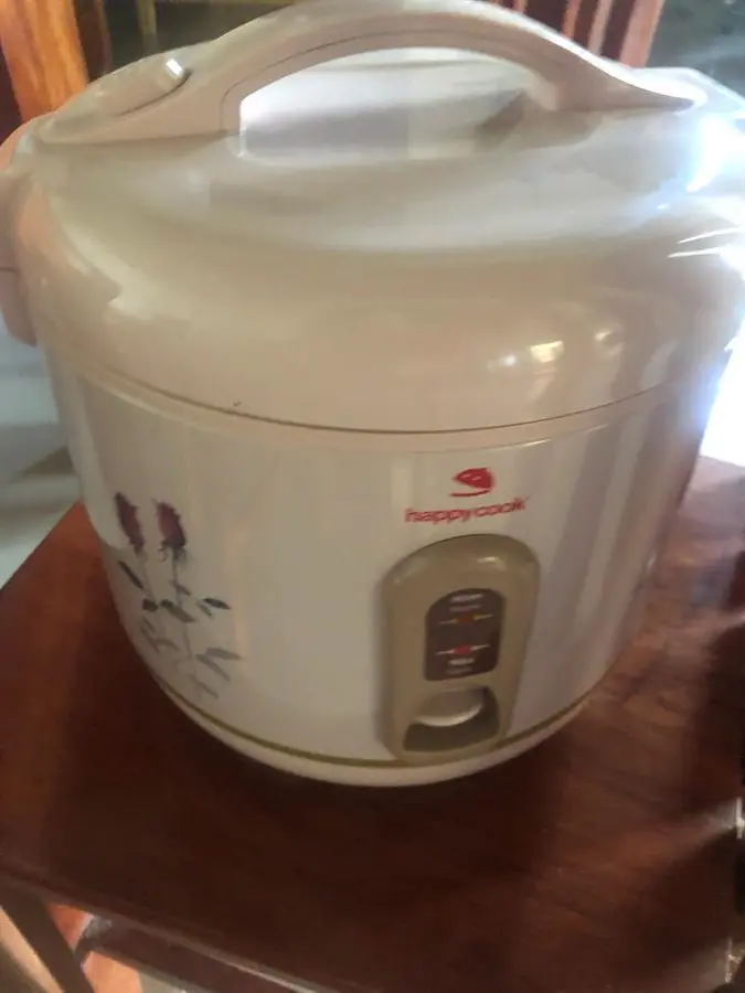 Khách hàng review Nồi cơm nắp gài Happycook 2 lít HC-200 4
