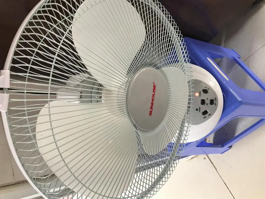 Khách hàng review Quạt sạc điện Sunhouse SH722 18