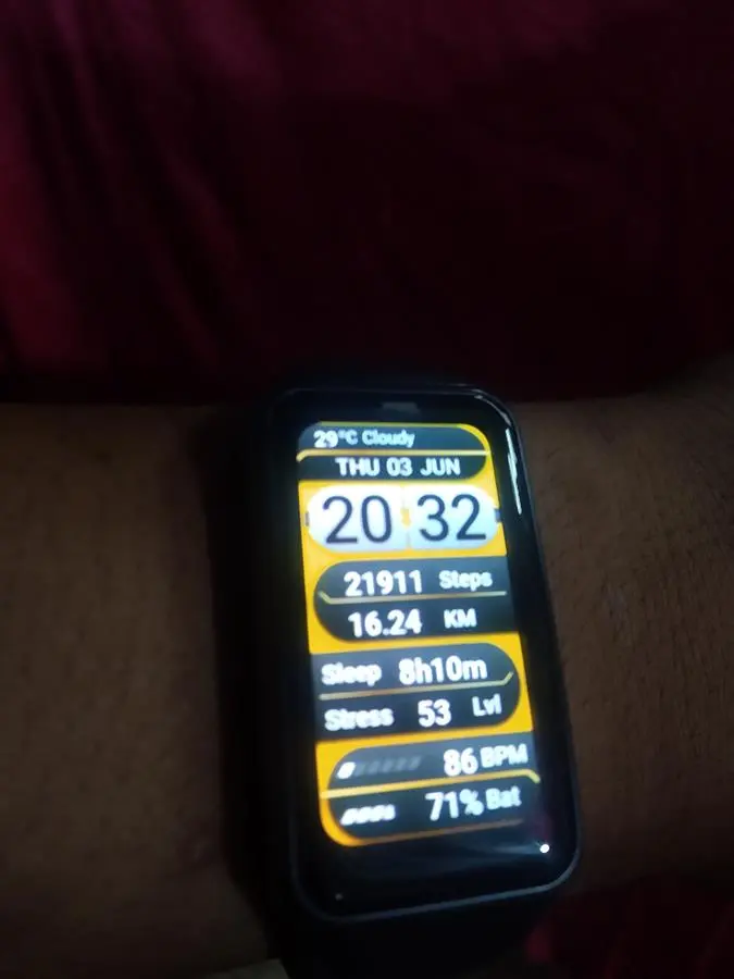 Khách hàng review Huawei band 6 dây silicone 2