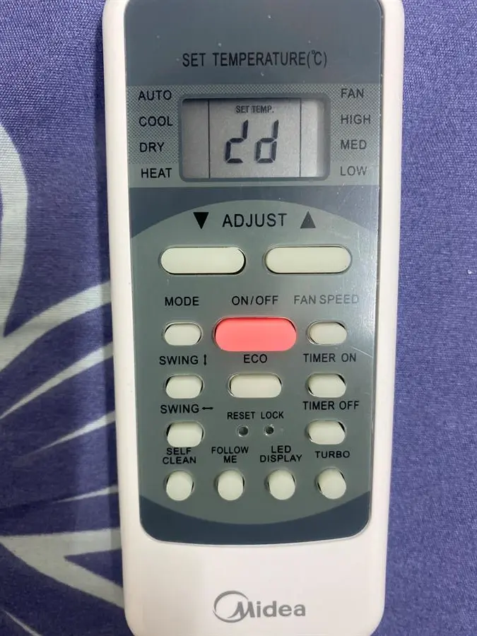 Khách hàng review Điều hòa Midea Inverter 9000 BTU MSAFA-10CRDN8 69