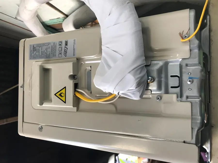 Khách hàng review Điều hòa Daikin Inverter 8500 BTU FTKA25VMVMV 12