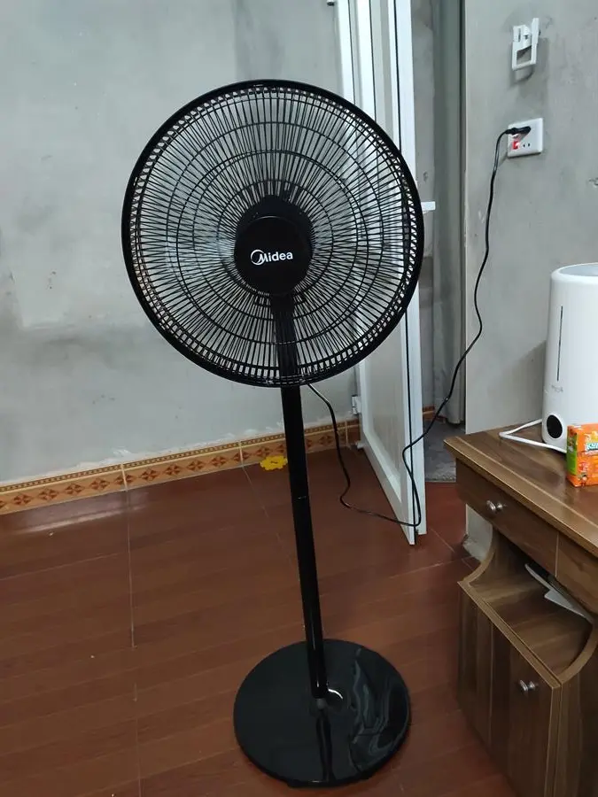 Khách hàng review Quạt đứng Midea 3 cánh FS40-18CB 50W 1