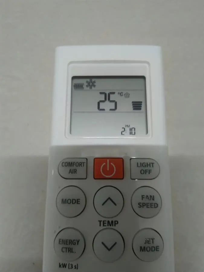 Khách hàng review Điều hòa LG Inverter 9200 BTU V10API1 23