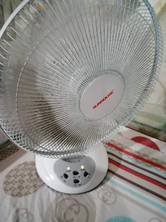 Khách hàng review Quạt sạc điện Sunhouse SH722 16