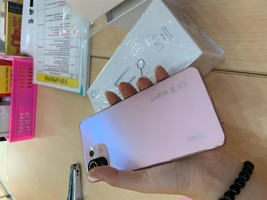 Khách hàng review Điện thoại Xiaomi Mi 11 Lite 61
