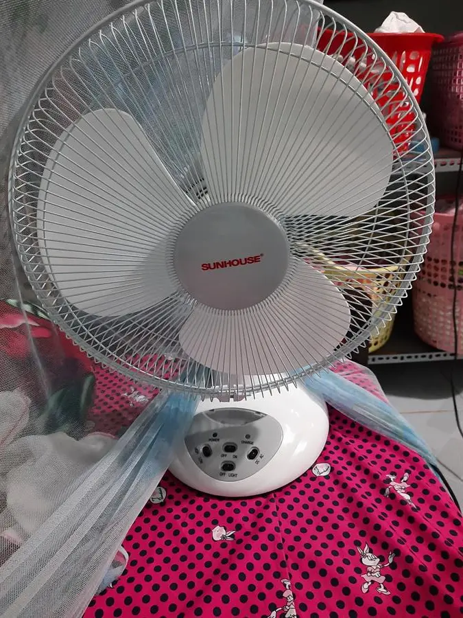 Khách hàng review Quạt sạc điện Sunhouse SH722 13