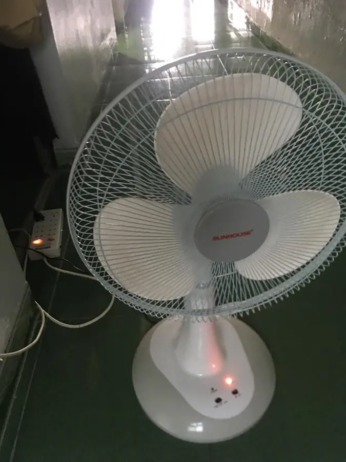 Khách hàng review Quạt sạc điện Sunhouse SH762 6