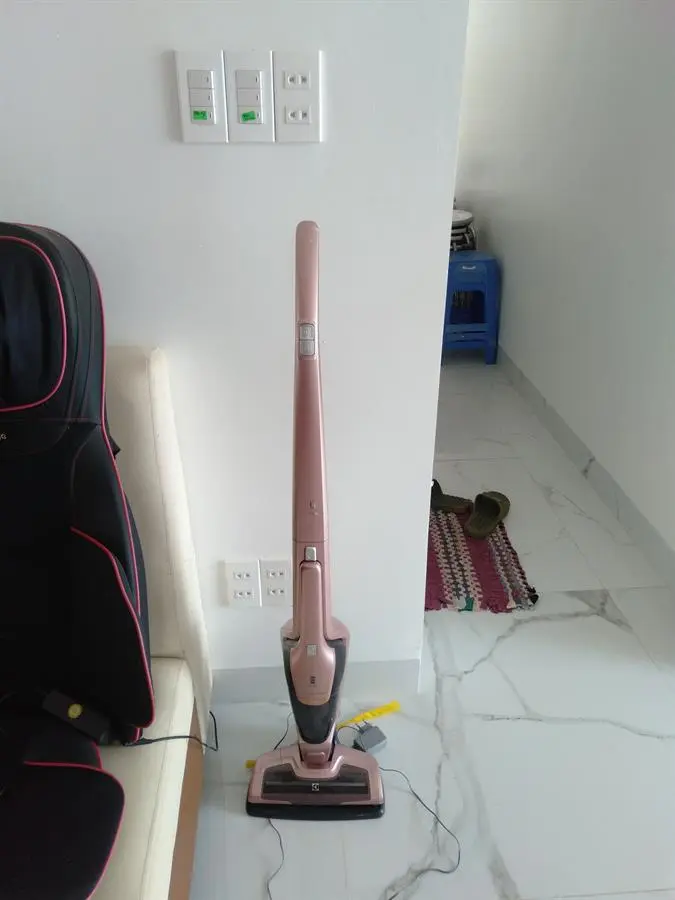 Khách hàng review Máy hút bụi không dây Electrolux ZB3314AK 12