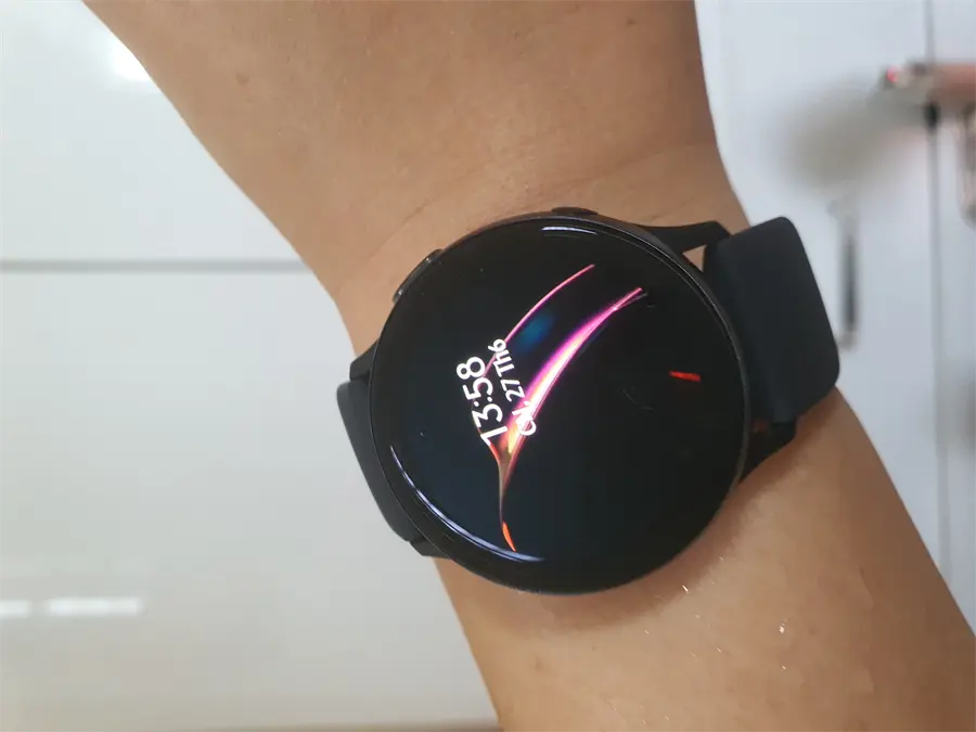 Khách hàng review Đồng hồ thông minh Samsung Galaxy Watch Active 2 40mm Đen 3
