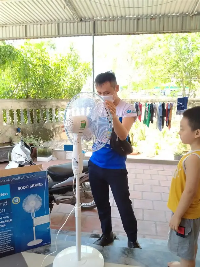 Khách hàng review Quạt đứng Midea FS40-11V 1