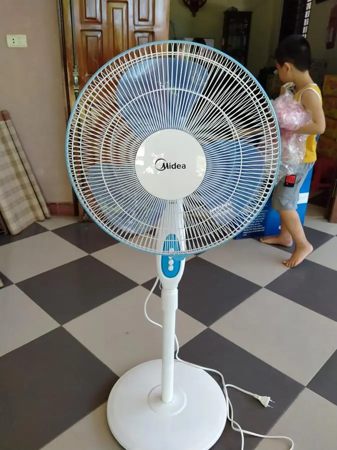 Khách hàng review Quạt đứng Midea FS40-11V 4