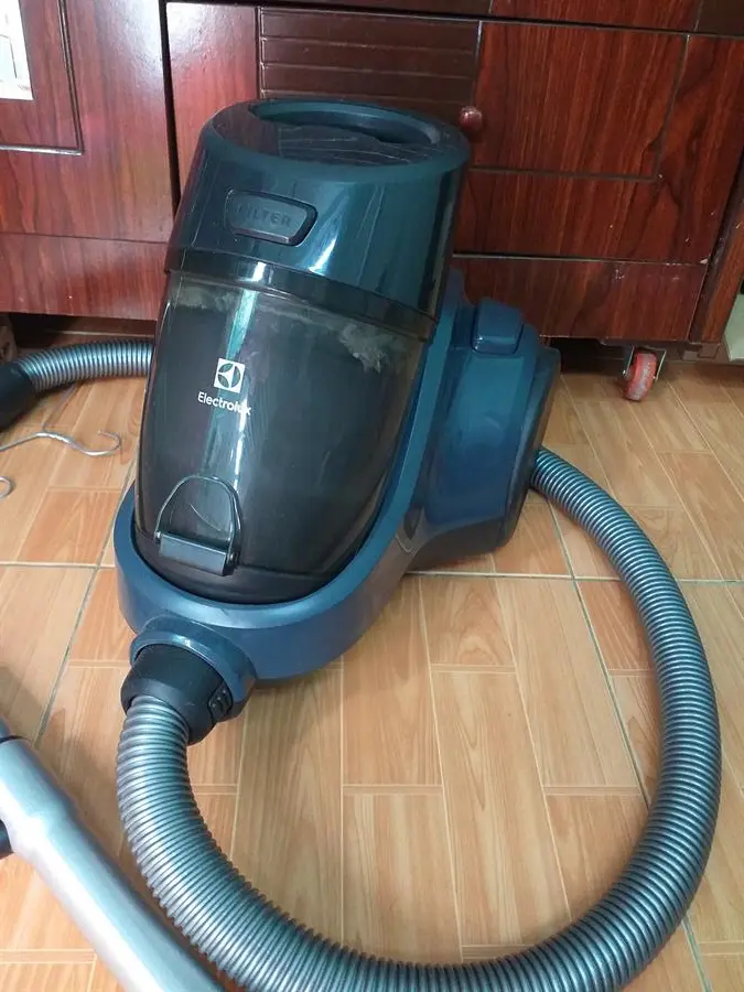 Khách hàng review Máy hút bụi dạng hộp Electrolux EC41-2DB 5