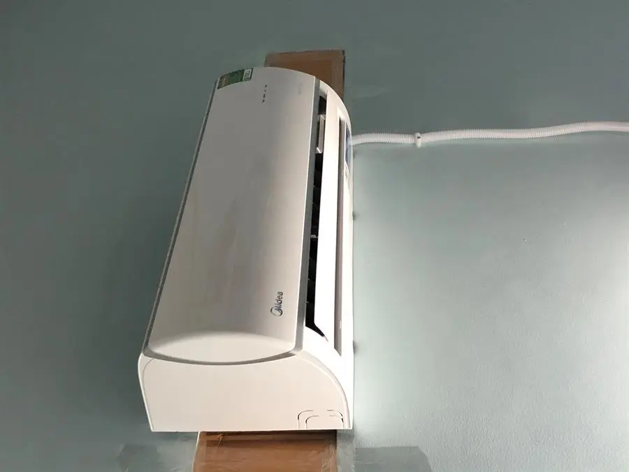 Khách hàng review Điều hòa Midea Inverter 9000 BTU MSAFA-10CRDN8 66
