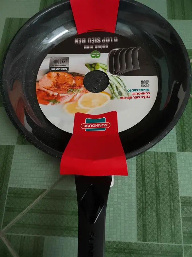 Khách hàng review Chảo nhôm chống dính vân đá 30 cm Sunhouse SBD30 1