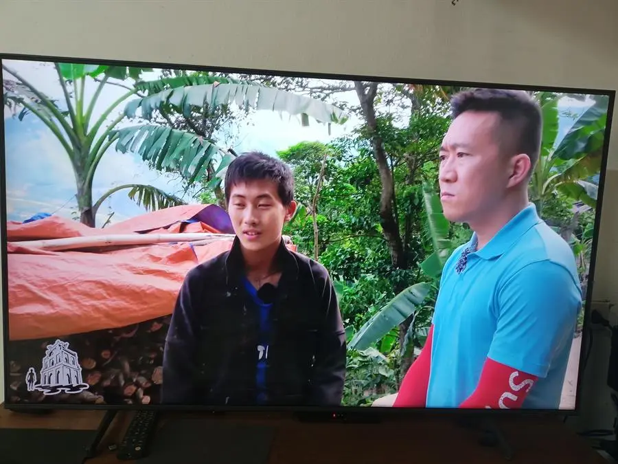 Khách hàng review Smart Tivi Samsung 4K Crystal UHD 50 inch UA50AU8100 9