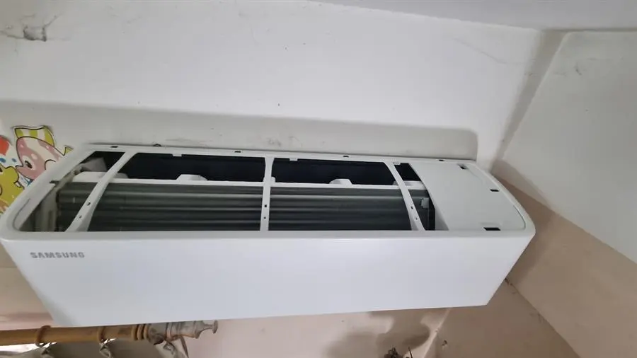 Khách hàng review Máy lạnh Samsung Inverter 1 HP AR10TYHYCWKNSV 33