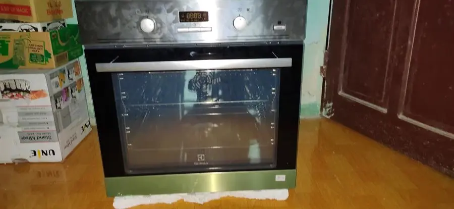 Khách hàng review Lò nướng âm Electrolux EOB3434BOX 72 lít 2