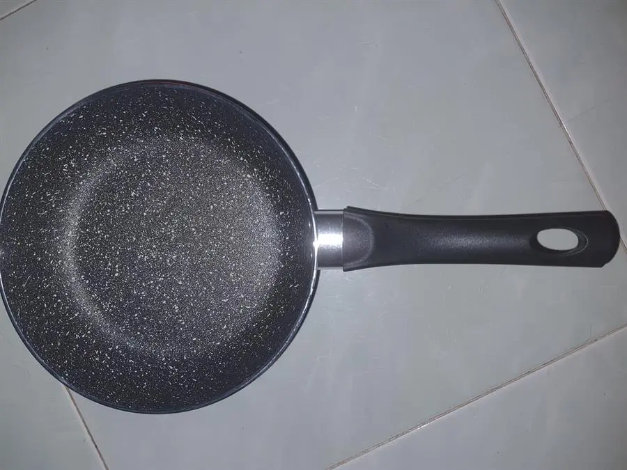 Khách hàng review Chảo nhôm chống dính vân đá đáy từ 20 cm Elmich Colosseum Y1 EL-3718 Xanh dương 12