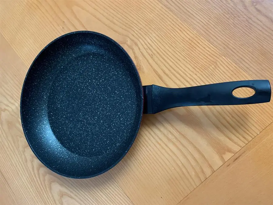 Khách hàng review Chảo nhôm chống dính vân đá đáy từ 28 cm Sunhouse SFP28B 2