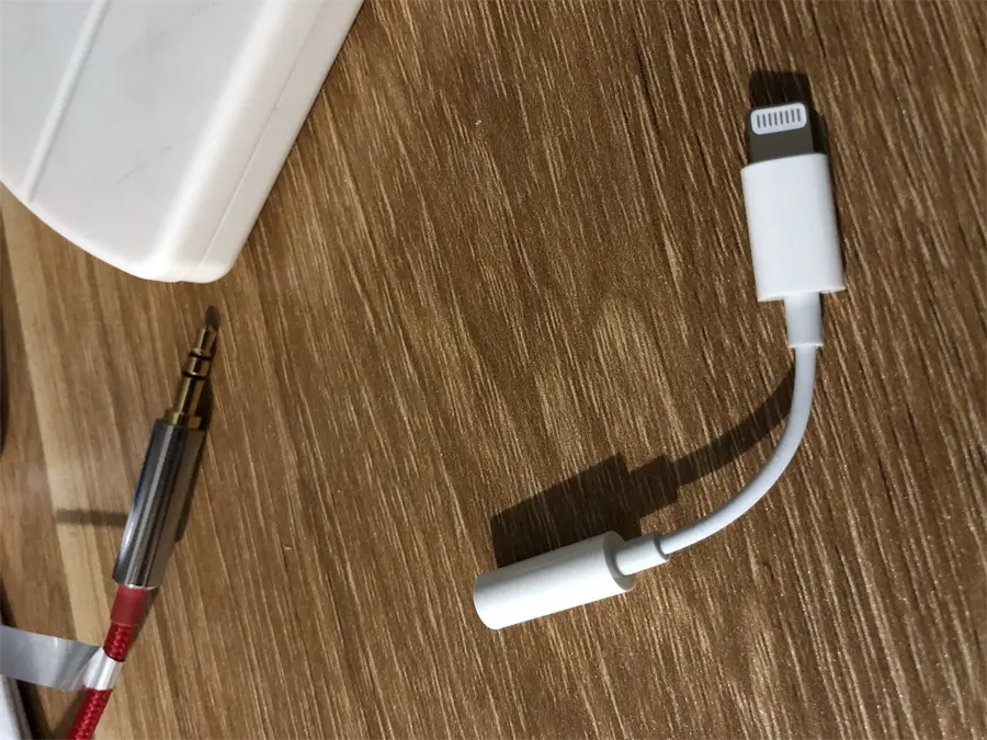 Khách hàng review Cáp chuyển đổi Lightning sang 3.5mm Apple MMX62 6