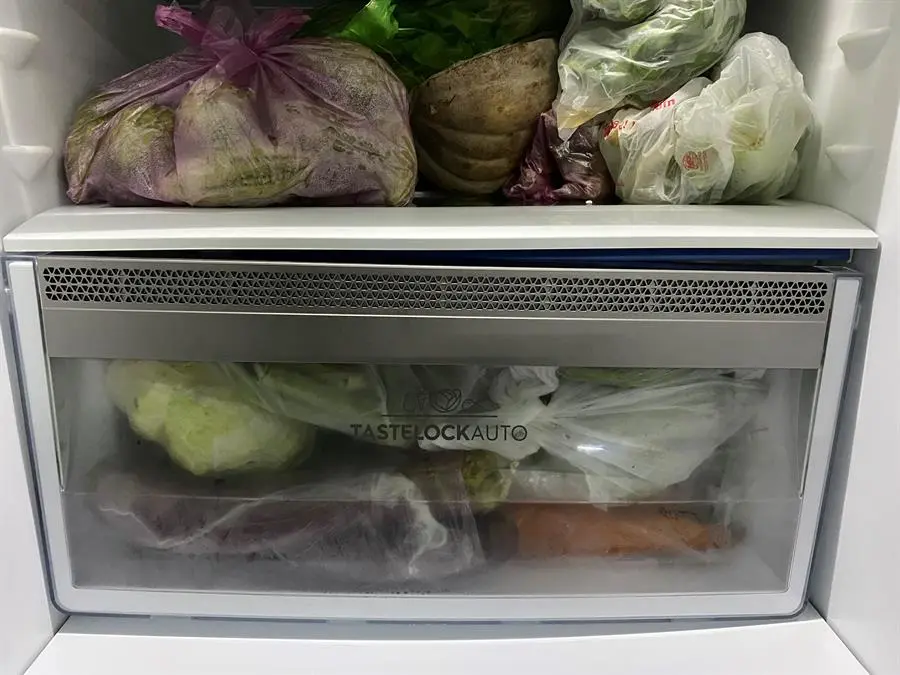 Khách hàng review Tủ lạnh Electrolux Inverter 308 lít EBB3442K-H 4