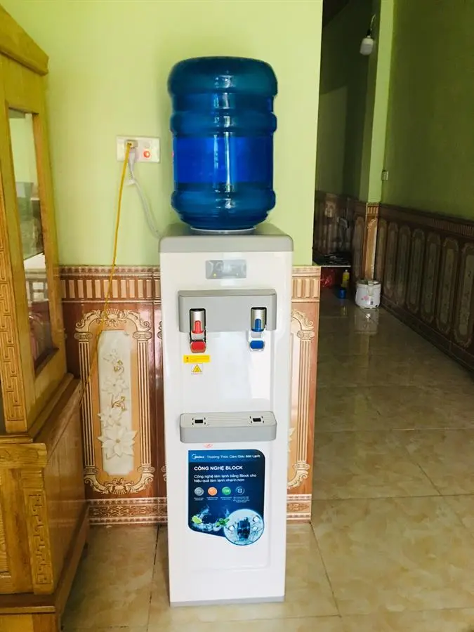 Khách hàng review Cây nước nóng lạnh Midea YL1932S 550W 3