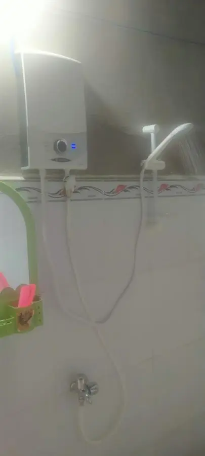 Khách hàng review Máy nước nóng trực tiếp Ariston 4500W Aures SM45PE SBS VN 10