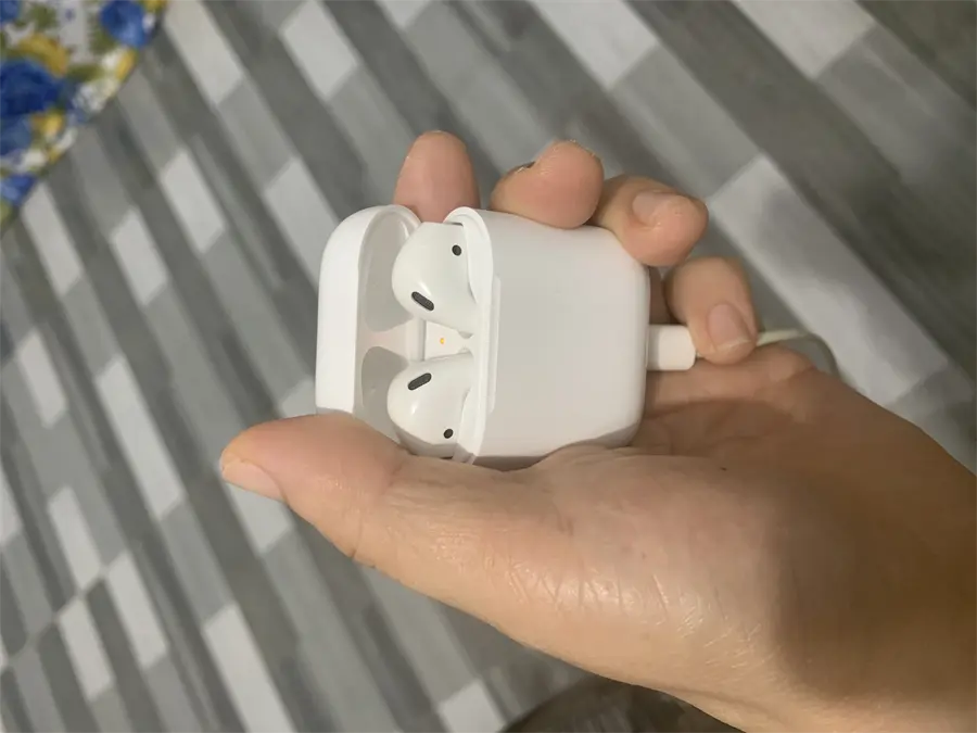 Khách hàng review Tai nghe Bluetooth AirPods 2 Lightning Charge Apple MV7N2 77