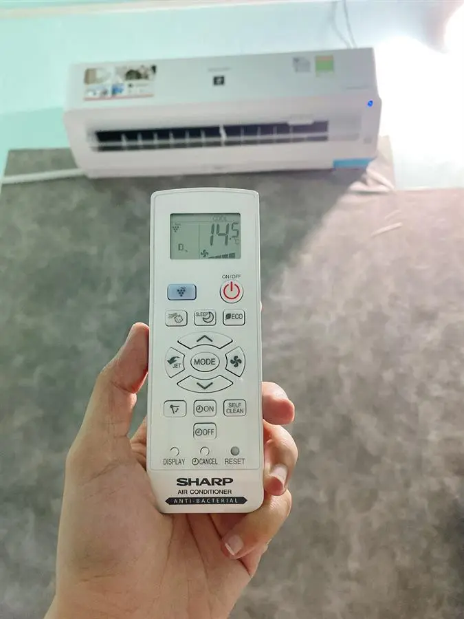 Khách hàng review Máy lạnh Sharp Inverter 1 HP AH-XP10YMW 2