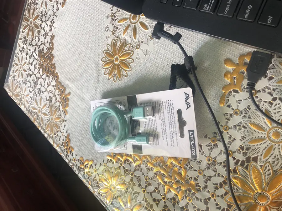 Khách hàng review Cáp Lightning 1m AVA LTPL-01X Xanh 4