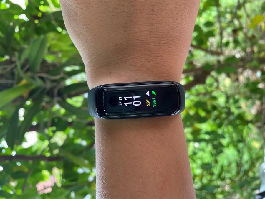 Khách hàng review Vòng tay thông minh Samsung Galaxy Fit2 Đen 14