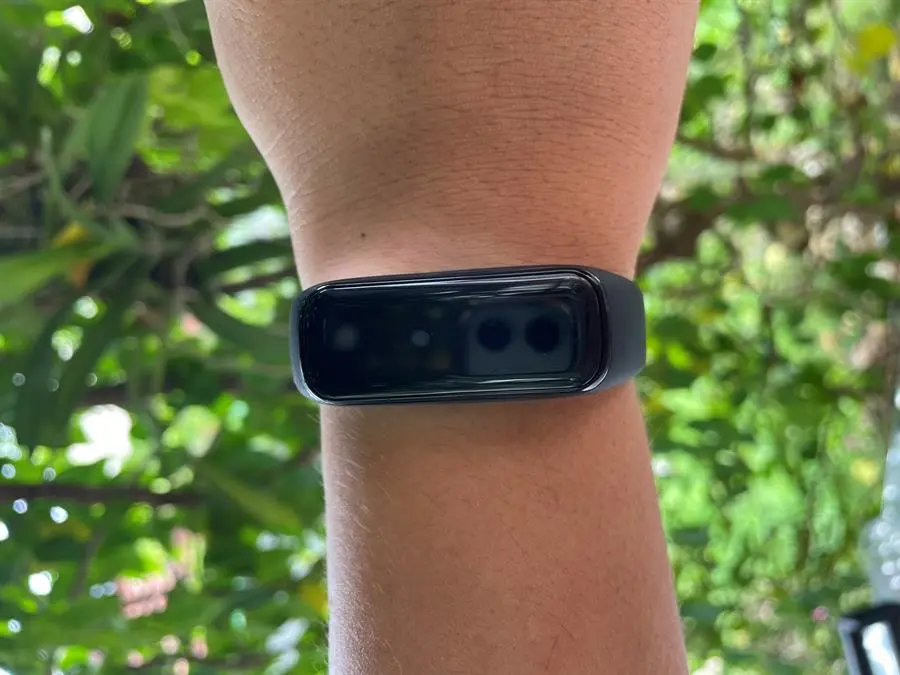 Khách hàng review Vòng tay thông minh Samsung Galaxy Fit2 Đen 15
