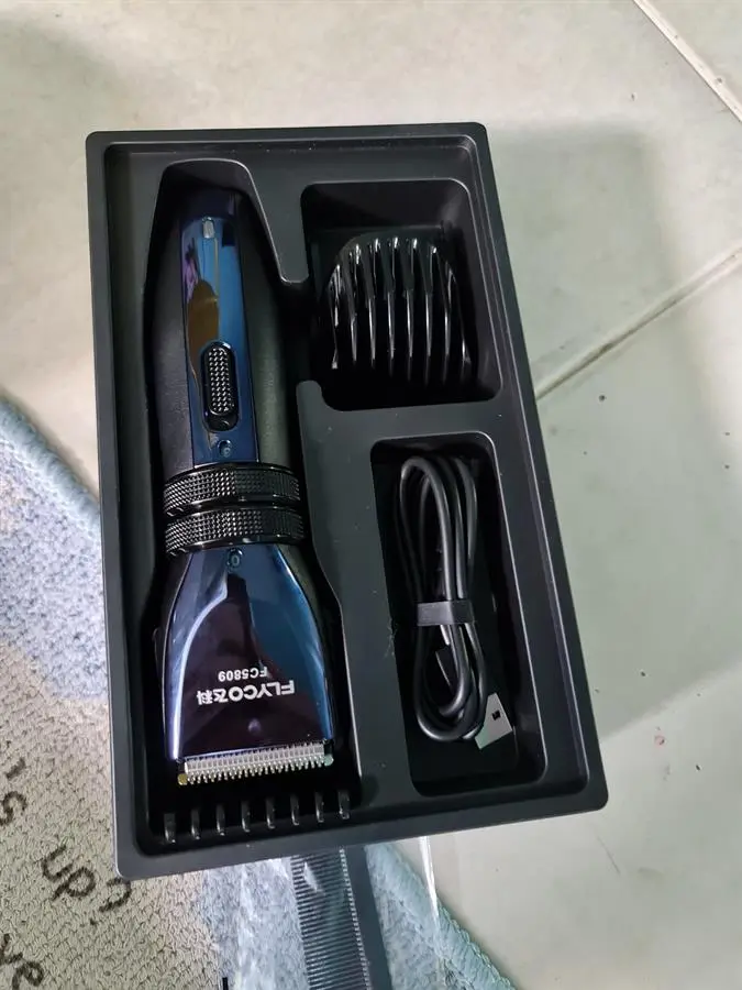 Khách hàng review Tông đơ cắt tóc pin sạc Flyco FC5809 4