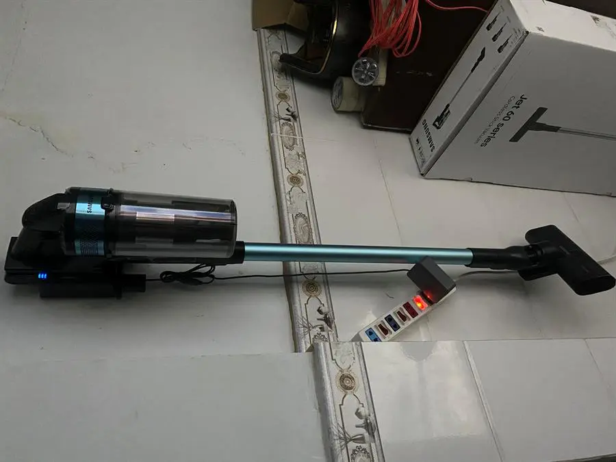 Khách hàng review Máy hút bụi không dây Samsung VS15A6031R1/SV 1