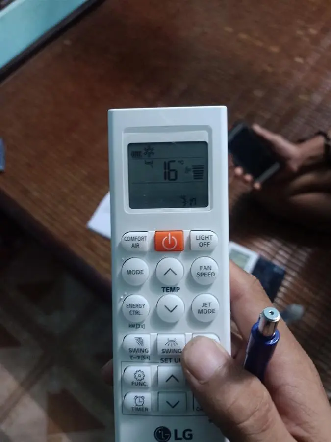 Khách hàng review Máy lạnh LG Inverter 1.5 HP V13ENH1 3