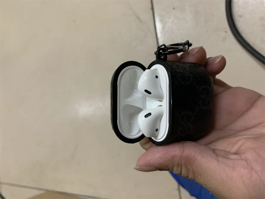 Khách hàng review Tai nghe Bluetooth AirPods 2 Lightning Charge Apple MV7N2 73